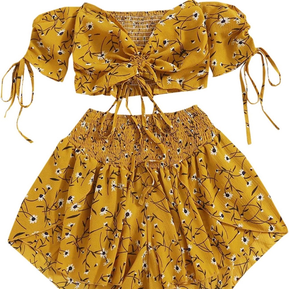 Boho Floral Two Piece Outfit Off Shoulder Drawstring Crop Top and Shorts Set 🌼